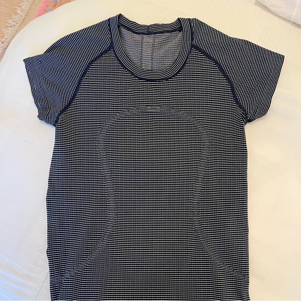 Lululemon Swiftly Tech Short-Sleeve Shirt- Size 6